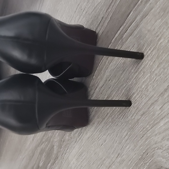 ALDO BLACK HIGH POINTED PUMPS  SEXY STILLETO ALDO HEELS /RED BOTTOMS/CLOSED PUMP - Picture 6 of 10